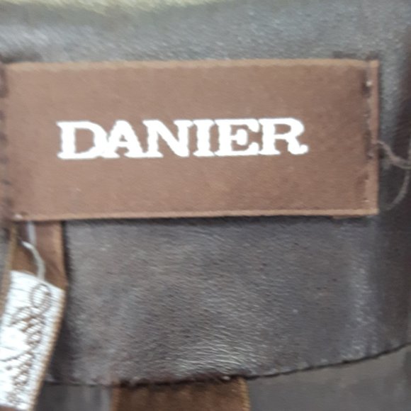 SOLD Classic Dark Brown Danier Women's Italian Leather Jacket - Picture 3 of 4
